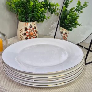 Plato de ceramica blancos con bordes dorados